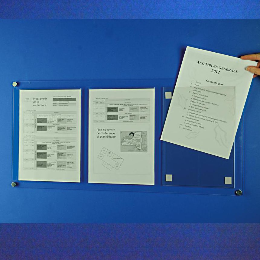 Pourquoi les portes-affiches en plexiglas sont-ils une solution pratique et pérenne pour les entreprises?